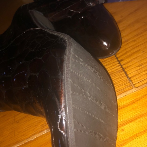 Boots - Picture 6 of 8